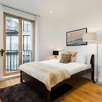 Modern & Designed 2 Bed Penthouse Apt Sleeps Five